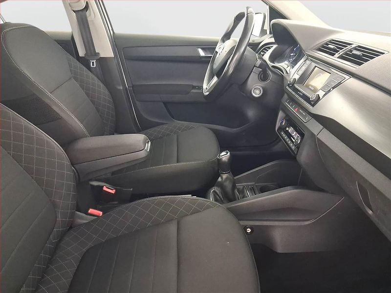 Škoda Fabia (2018) Style 1.0 TSI, Serv.kniha - fotka 9 z 24