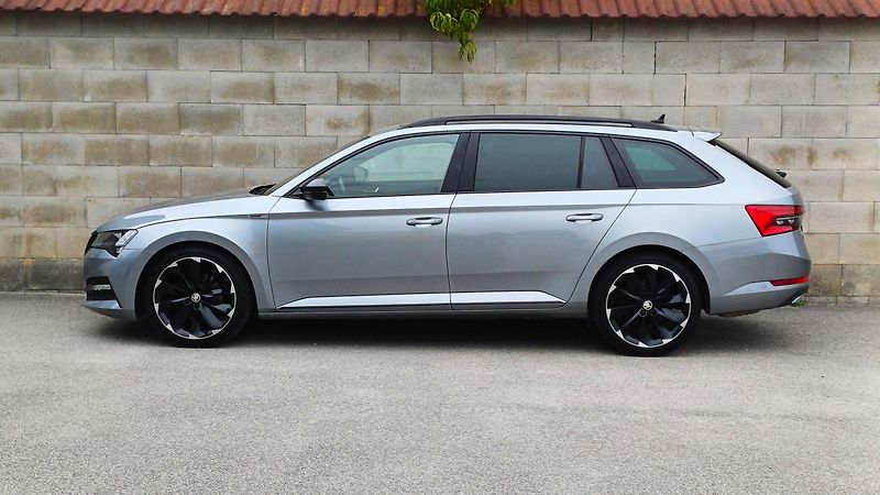 Škoda Superb 2.0TDI 140kW 4x4-WEBA-PANO-DPH - fotka 8 z 49