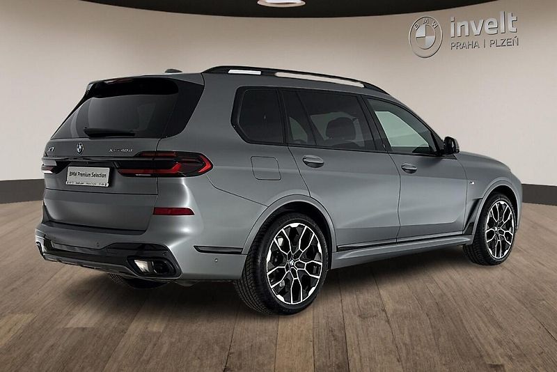 BMW X7 xDrive40d - fotka 3 z 30