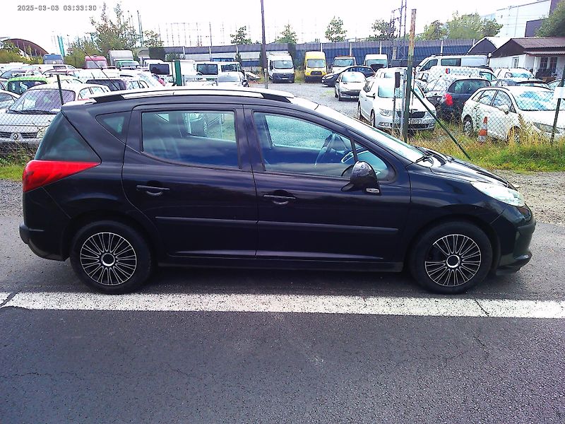Peugeot 207 1.4i, 70 kW, klimatizace - fotka 6 z 25