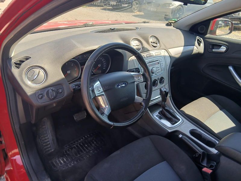 Ford Mondeo 2.0 TDCI, automat - fotka 17 z 31