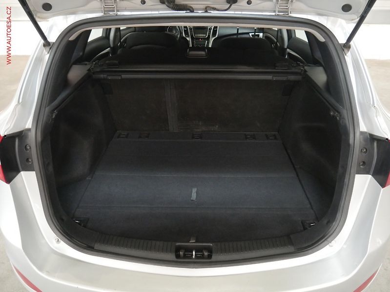 Hyundai i30 (2015) 1.6CRDi, ČR, autoAC - fotka 7 z 17