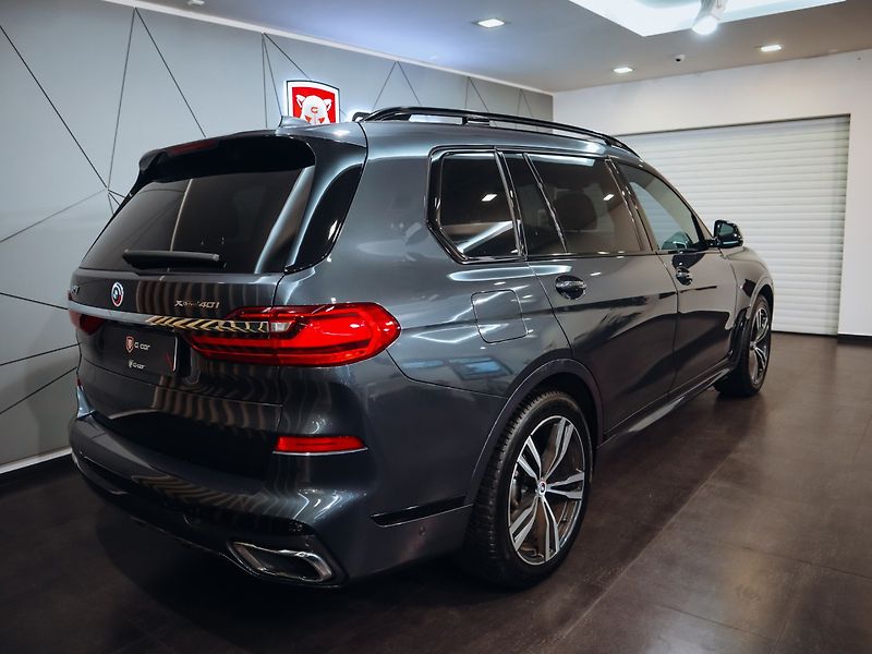 BMW X7 xDrive40i - fotka 5 z 32