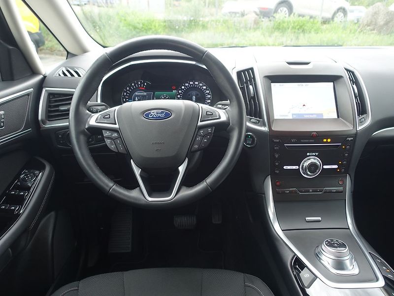 Ford S-MAX 140 kW, Titanium, REZERVOVÁNO - fotka 9 z 44