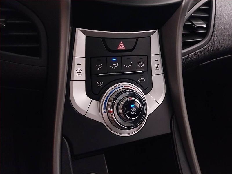 Hyundai Elantra (2011) 1.6, Serv.kniha - fotka 13 z 16