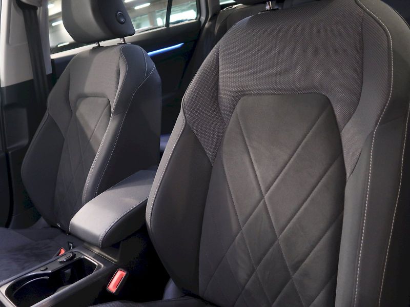 Volkswagen Golf (2022) STYLE 2.0TDI 110KW DSG - fotka 15 z 38