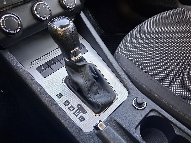 Škoda Octavia (2014) 2,0TDi 110kw ČR  DSG VYHŘ. SED - fotka 28 z 35