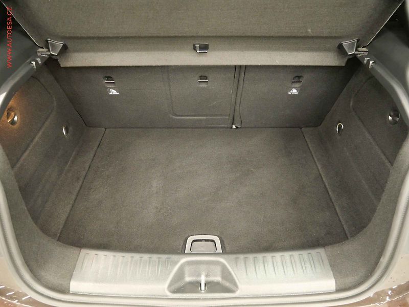 Mercedes-Benz Třídy A (2016) 1.6i, ČR, AT, bixen, autoAC - fotka 7 z 20