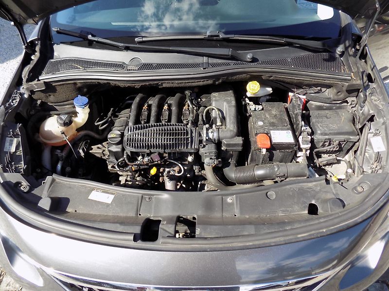 Peugeot 2008 1,2I 60 KW ACTIVE, TAŽNÉ, ČR - fotka 34 z 41