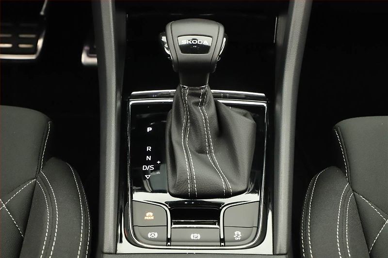 Škoda Karoq (2025) 1.5 TSI, Sportline, DSG - fotka 11 z 20