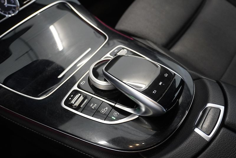 Mercedes-Benz Třídy E 3,0D V6 AUTOMAT - fotka 14 z 27