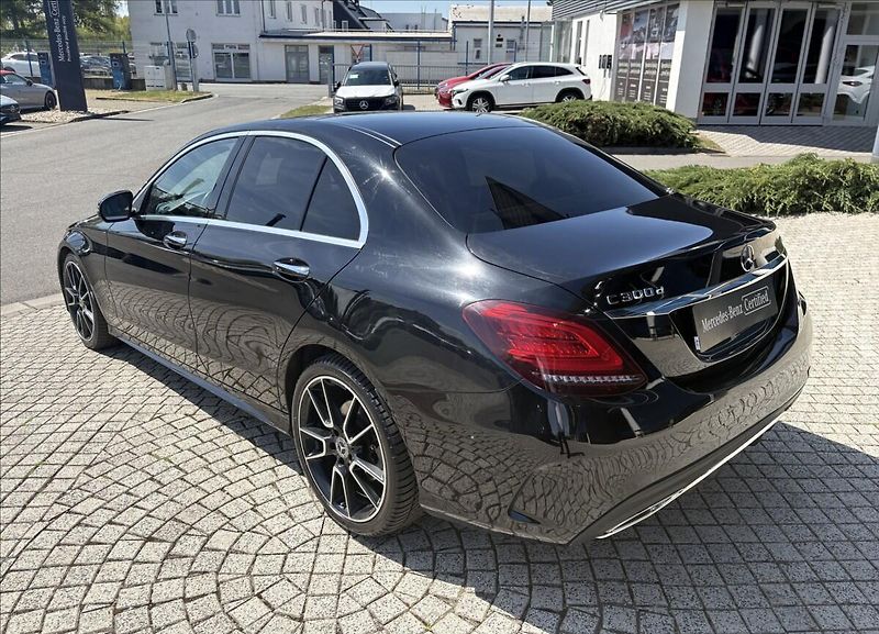 Mercedes-Benz Třídy C 2,0 C 300 d 4M ČR, 1.maj - fotka 9 z 22