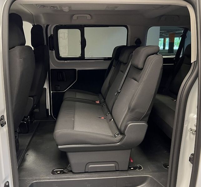 Toyota ProAce Verso 2,0 KOMBI L1 8 MÍST 6MT - fotka 9 z 16