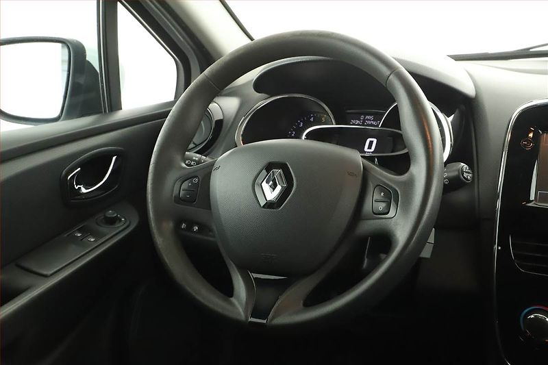 Renault Clio (2015) 1.5 dCi, Navi, Tempomat - fotka 8 z 13