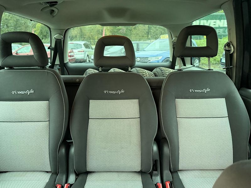 Volkswagen Sharan 1.9 TDI 7 MIST - fotka 17 z 26