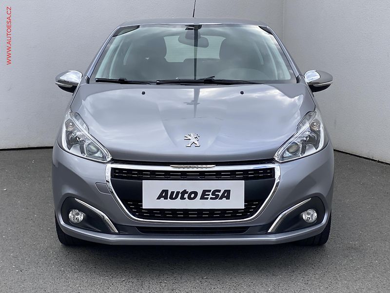 Peugeot 208 (2019) 1.2PT, Allure, navi - fotka 2 z 15