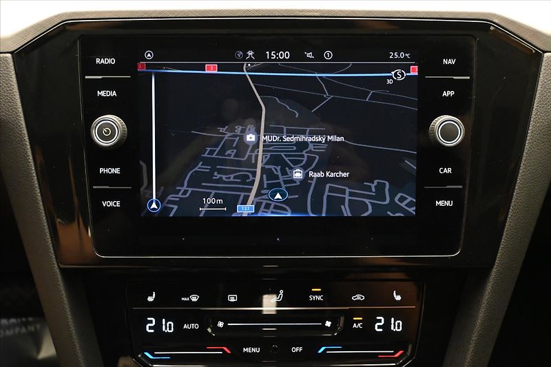 Volkswagen Passat 2,0 TDI 110kW DSG Business Zár - fotka 20 z 32