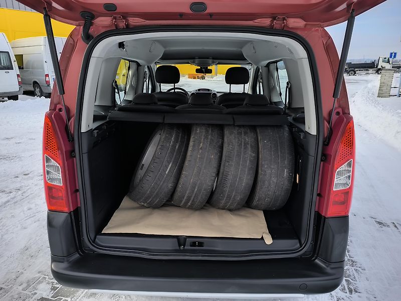 Peugeot Partner Tepee (2010) 1.6 HDi SERVISKA,DOLOŽENÉ KM - fotka 13 z 32