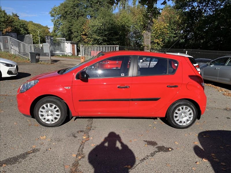 Hyundai i20 1,3 i - fotka 5 z 17