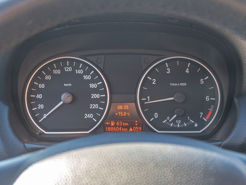 BMW Řada 1 (2010) 116i 90KW – DIGI KLIMA - fotka 19 z 38