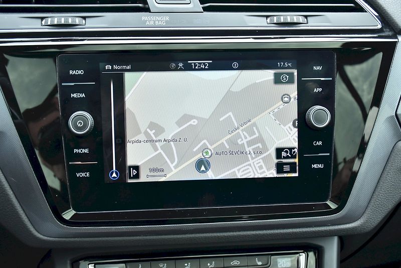 Volkswagen Touran (2021) R-Line 2,0 TDI 110kW 7DSG - fotka 22 z 35
