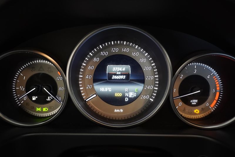 Mercedes-Benz Třídy E (2015)  3,0 V6 BLUETEC AUTOMAT - fotka 15 z 23