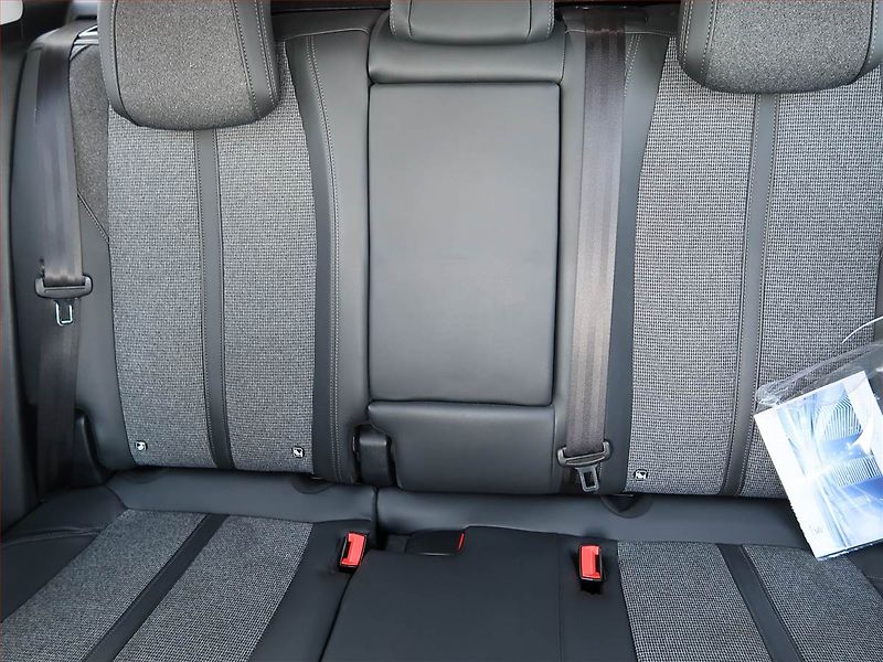 Peugeot 3008 (2019) Allure 1.5 BlueHDi, ČR,1.maj - fotka 10 z 20