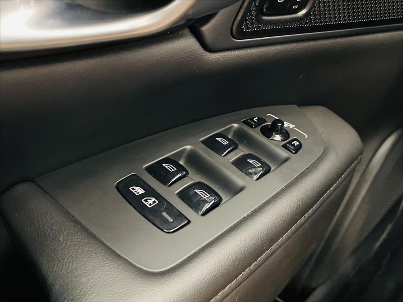 Volvo V90 B4 AWD Cross Country - fotka 12 z 25