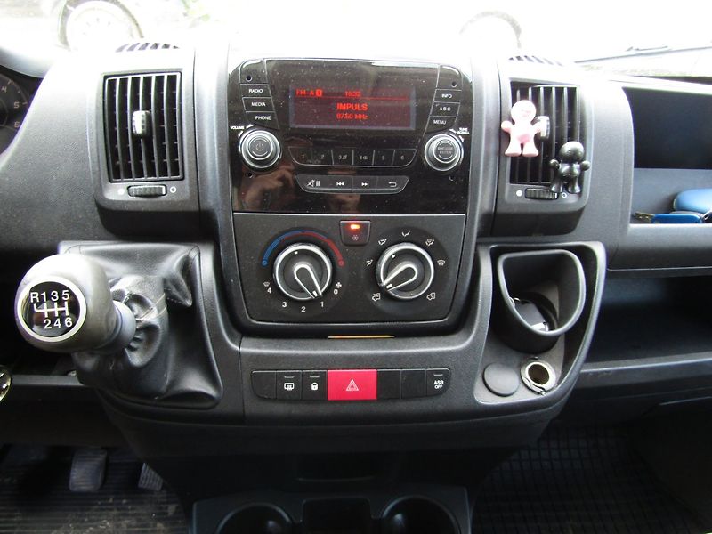 Peugeot Ostatní (2014) 2.2 HDI 96kW OBYTNÁ VESTAVBA - fotka 11 z 33