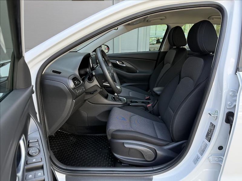 Hyundai i30 1,5 i  WG Family Comfort - fotka 7 z 23