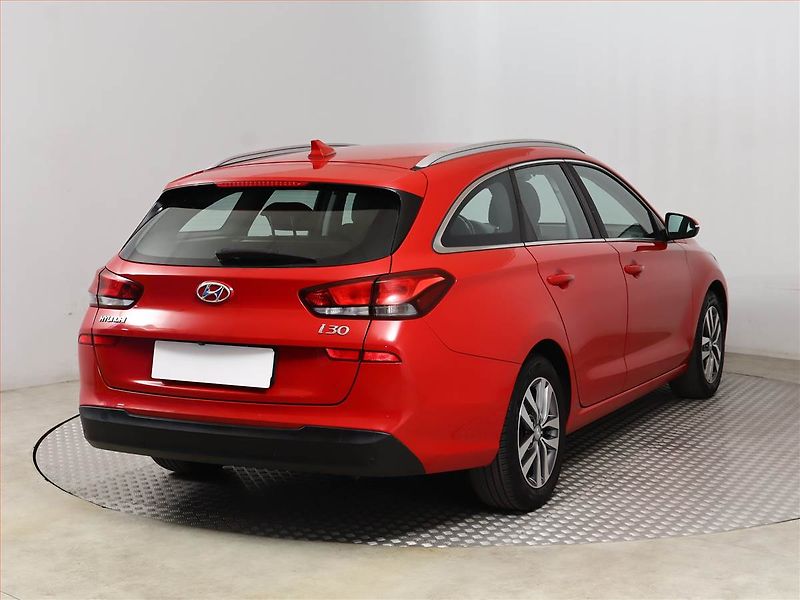 Hyundai i30 (2017) 1.6 CRDi, Serv.kniha, Navi - fotka 5 z 17