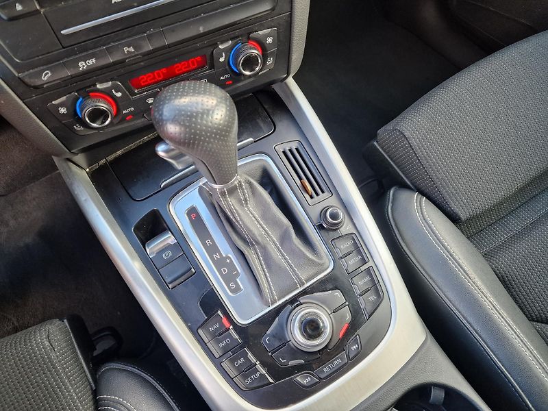 Audi Q5 2,0TDI QUATTRO S-LINE 125KW - fotka 15 z 23