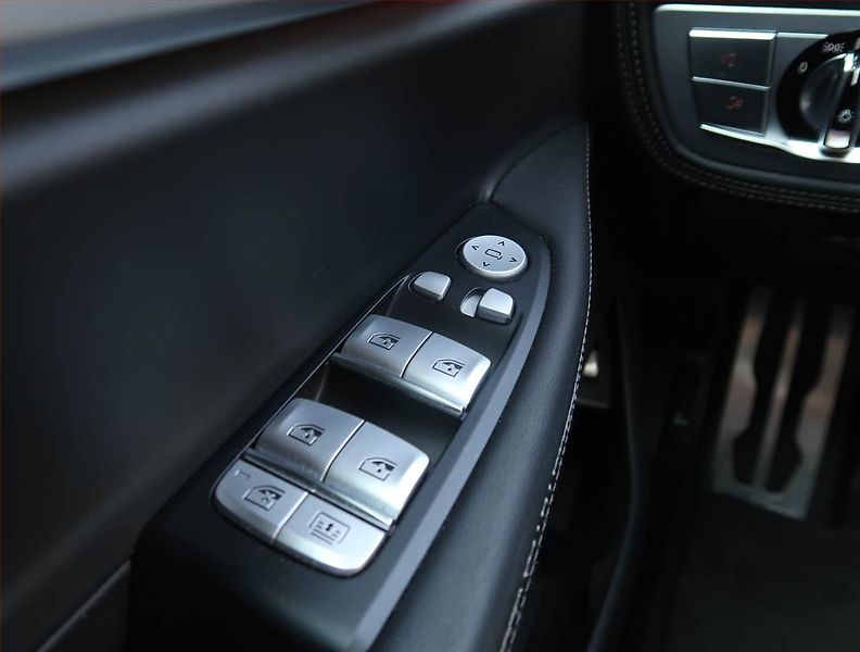 BMW Řada 7 (2019) M Paket 730 d xDrive, ČR - fotka 20 z 29