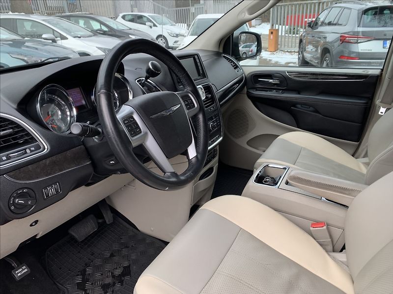 Chrysler Town & Country 3,6 i V6 7.MÍST - fotka 10 z 18