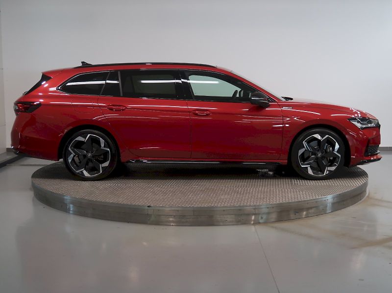 Škoda Superb (2025) SPORTLINE 2.0TDI 142KW 4x4 DSG - fotka 8 z 49