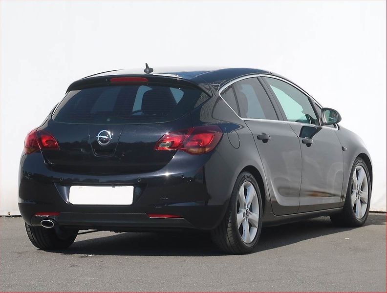 Opel Astra (2010) 1.4 T, Tempomat, Park. senzory - fotka 5 z 18
