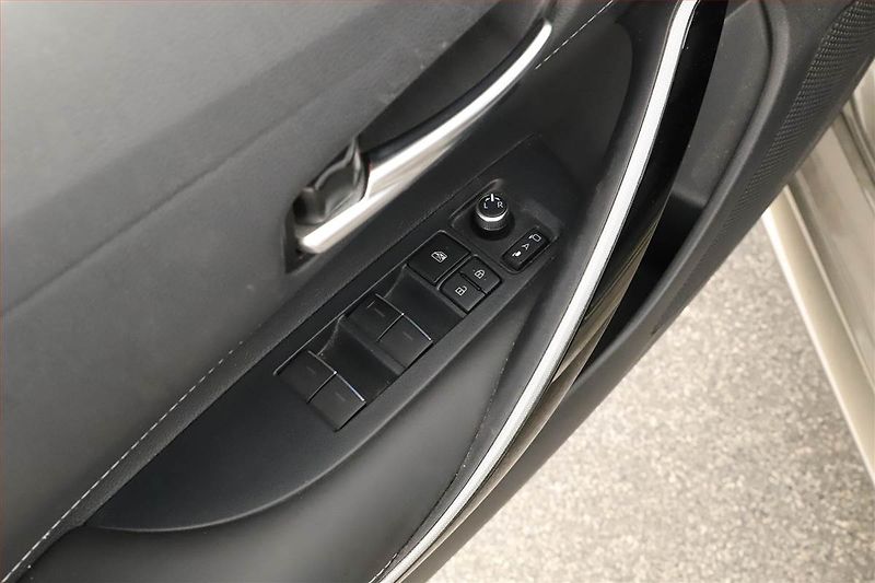 Toyota Corolla (2021) Style 2.0 Hybrid - fotka 16 z 16