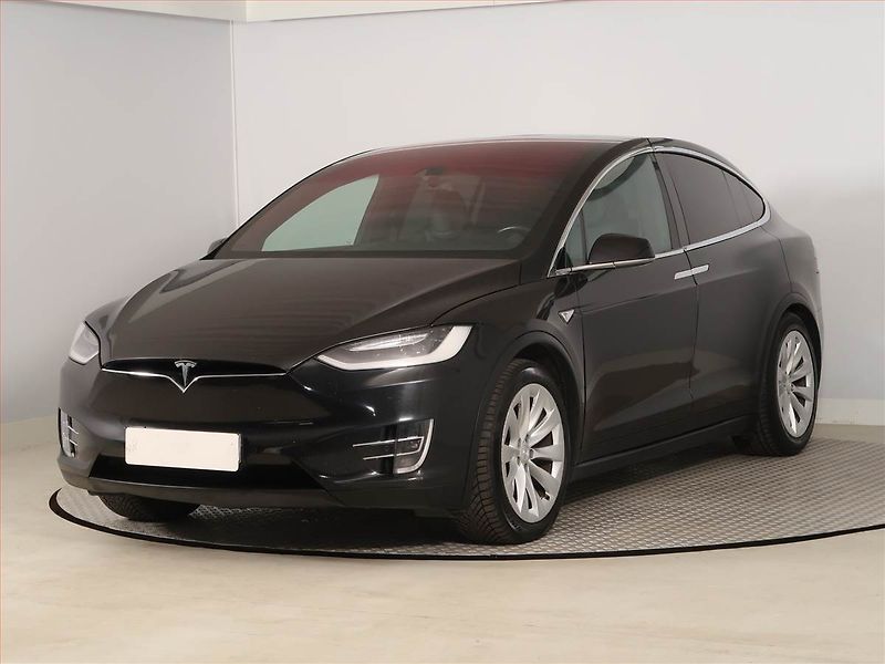 Tesla Model X (2016) 90D, SoH 84% - fotka 2 z 29