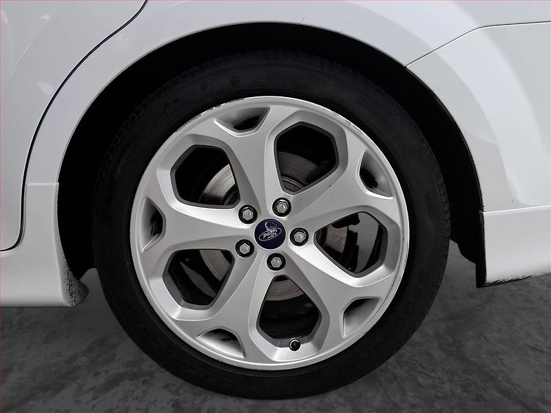 Ford Mondeo (2011) 2.2 TDCi, Xenony, Tempomat - fotka 14 z 18