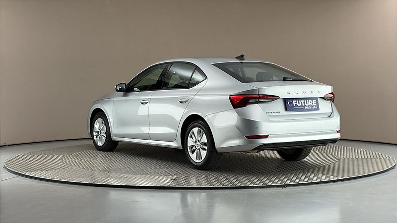 Škoda Octavia 2.0 TDI DSG Ambition - fotka 2 z 24