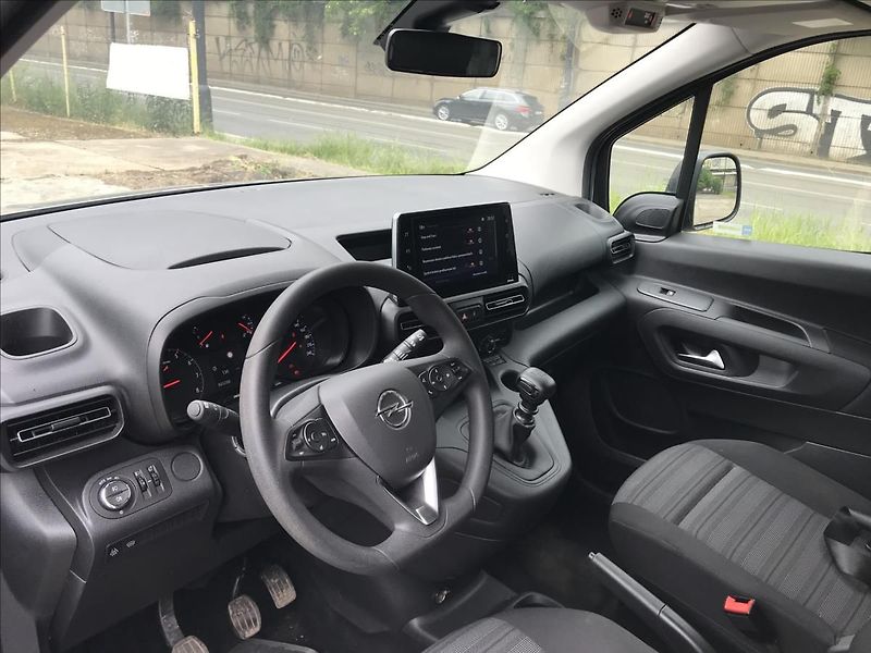Opel Combo LIFE LONG 1.2T 81 KW 5 míst - fotka 9 z 16