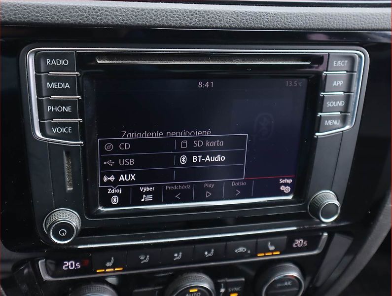 Volkswagen Jetta (2017) Highline 2.0 TDI, Navi - fotka 13 z 19