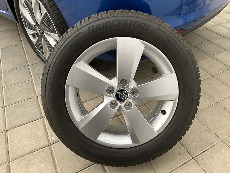 Škoda Scala 1.0 TSI Top selection - fotka 30 z 31