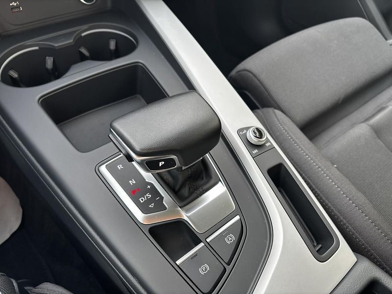 Audi A4 (2024) Avant Advanced 35 2.0 TFSI - fotka 9 z 13
