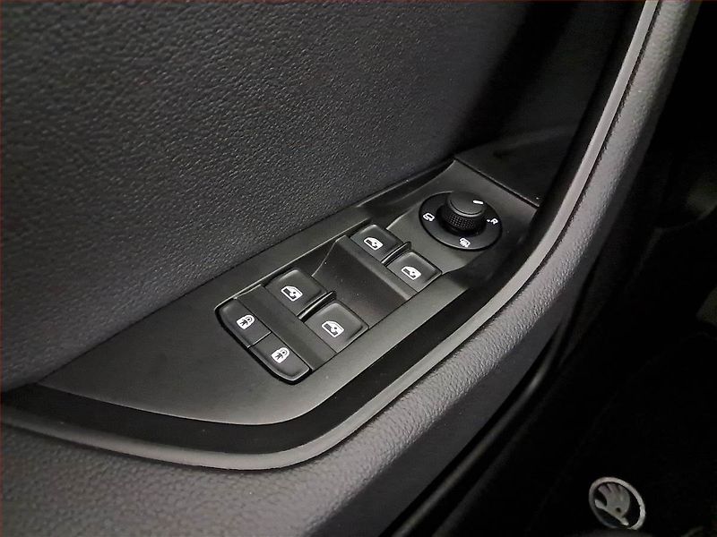 Škoda Superb (2022) Ambition 2.0 TDI - fotka 16 z 19
