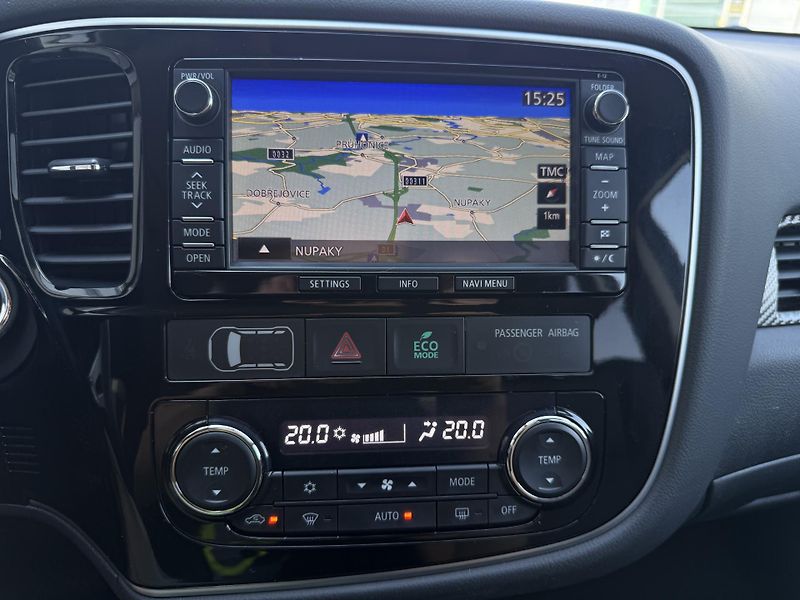 Mitsubishi Outlander (2015) 2.2D 4x4, AUTOMAT, serviska - fotka 9 z 13