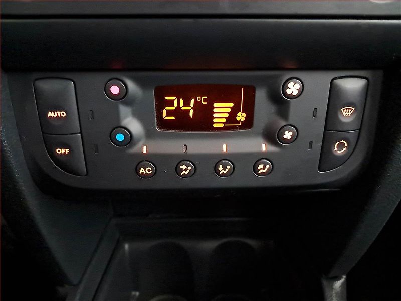 Renault Clio (2003) 1.4 16V , Automat, po STK - fotka 15 z 16