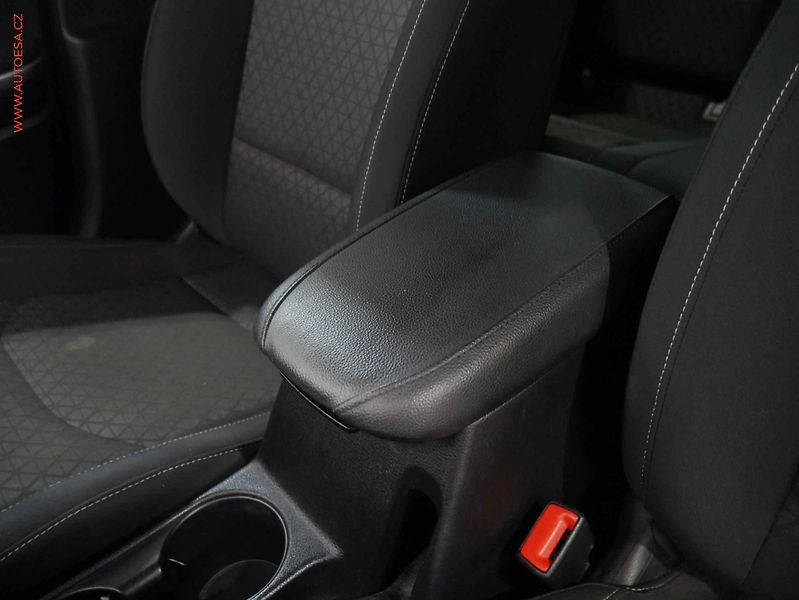 Kia Ceed (2018) 1.6 CRDi, ČR, Navi, kamera - fotka 14 z 17