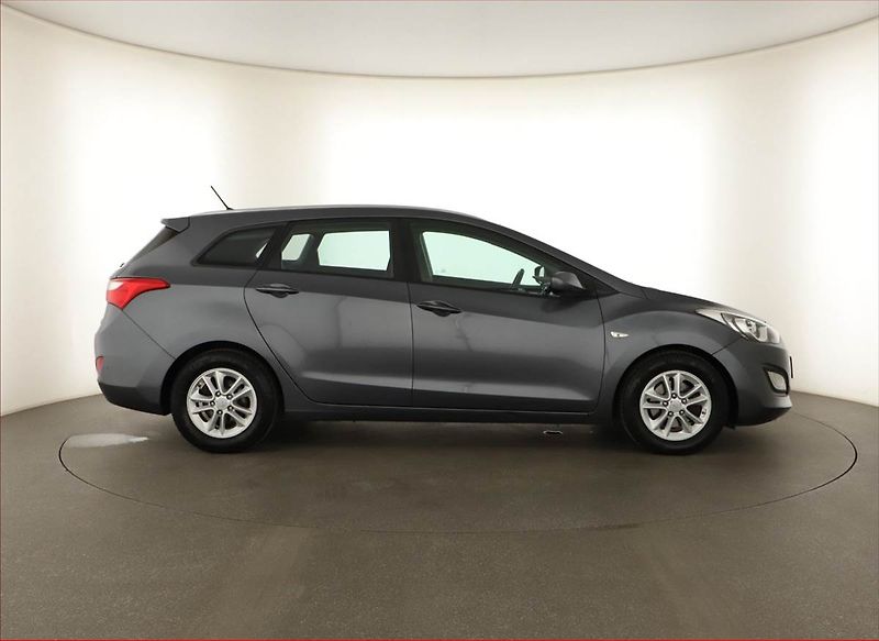 Hyundai i30 (2016) 1.6 MPI, Tempomat - fotka 6 z 13