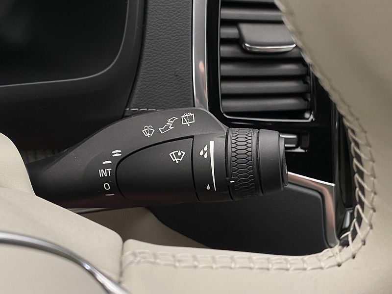 Volvo XC90 B5 AWD PLUS BRIGHT AUT CZ - fotka 23 z 58